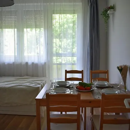 Apartman Helikon 32 *